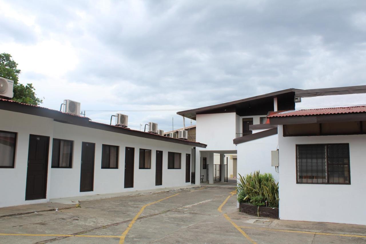 Hotel Canas Exterior photo