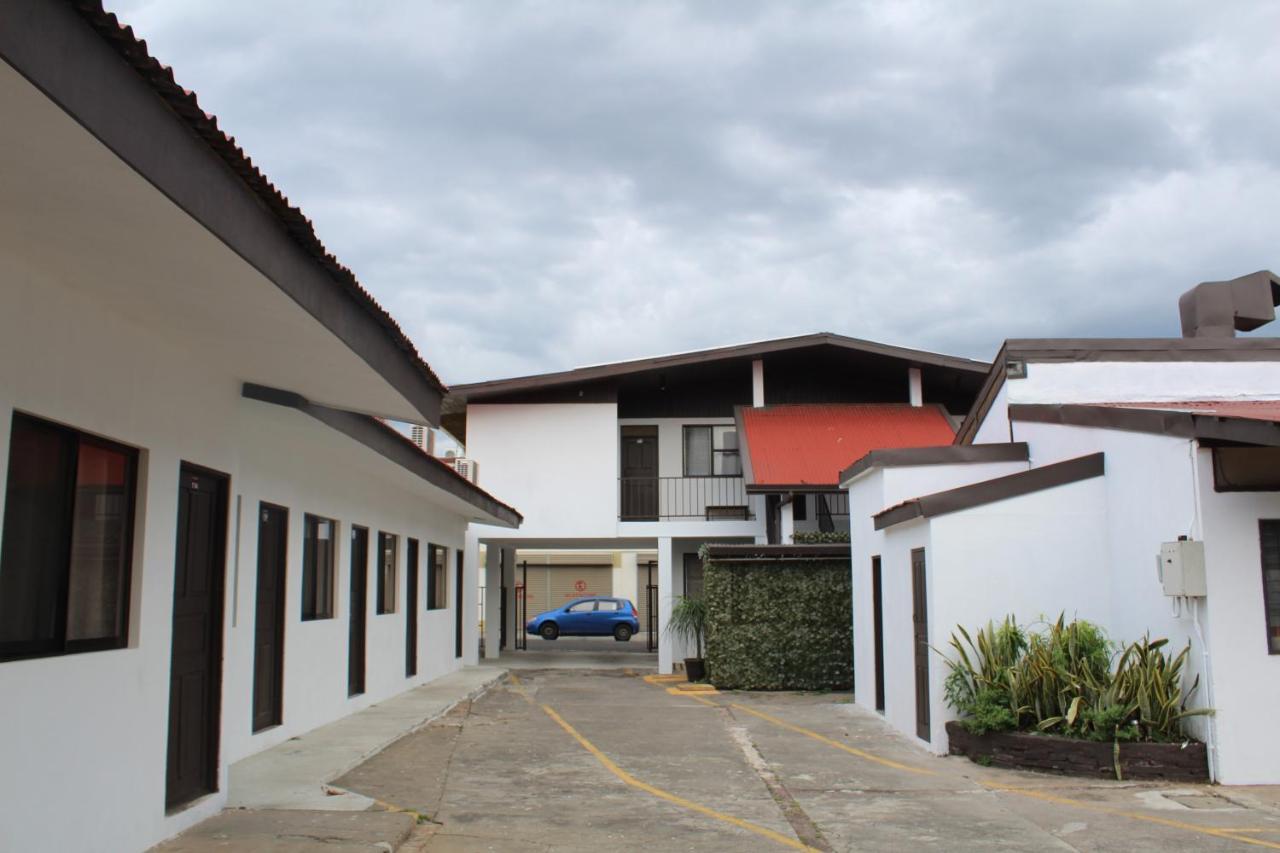 Hotel Canas Exterior photo