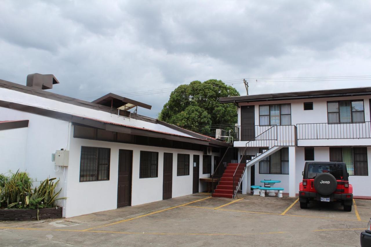 Hotel Canas Exterior photo
