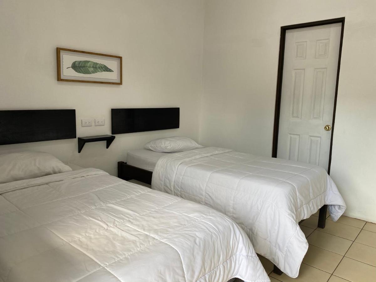 Hotel Canas Exterior photo