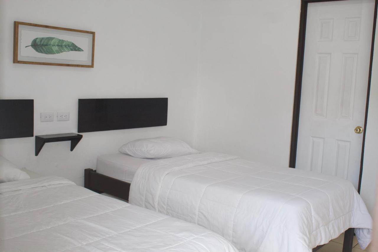 Hotel Canas Exterior photo